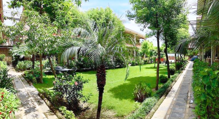 Hidden World Resort And Spa in Sauraha