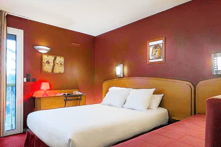 Sky Hotel Goussainville Charles de Gaulle - ex Comfort Hotel — photo 2