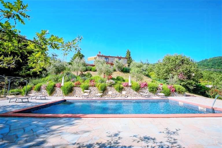Rental apartment with pool, terrace & garden — photo 2