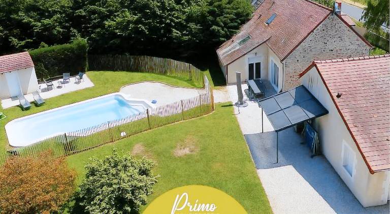Villa with pool in Nevers