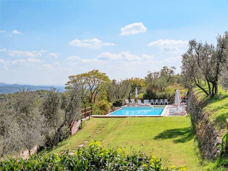 Family-friendly house with yard, private pool & barbecue | Pet-friendly — photo 4