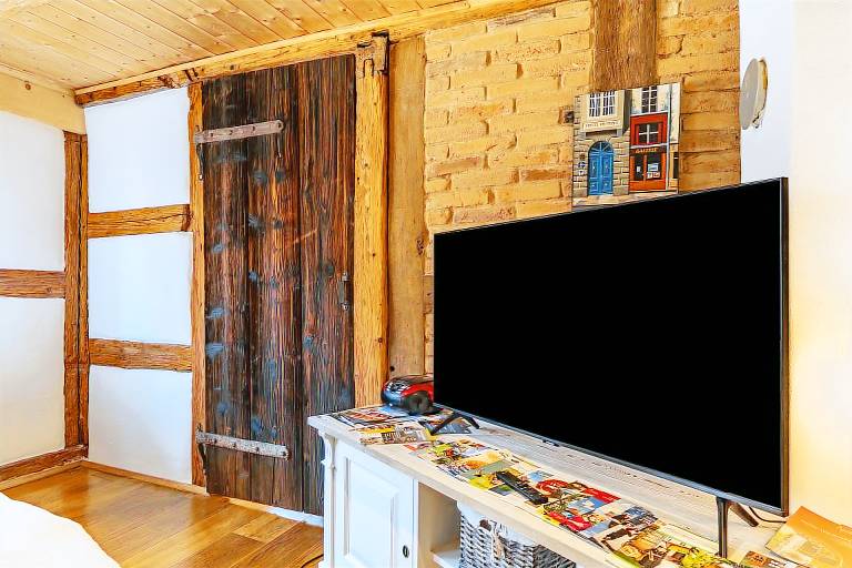 Child-friendly vacation home with terrace, BBQ & fast internet | City view | Good for workation | Pets allowed — photo 3