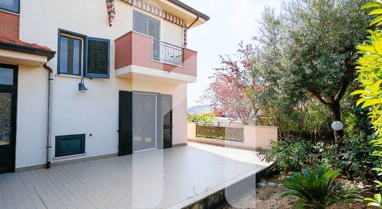 Villa with 5 rooms for 9 persons — photo 5