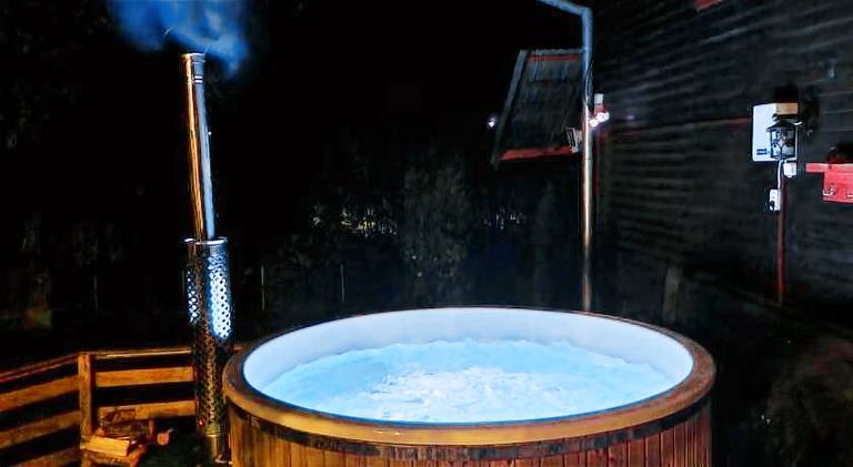 Vacation home with hot tub — photo 4