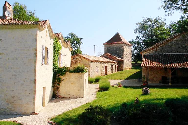 Gite with barbeque, private pool & yard — photo 3