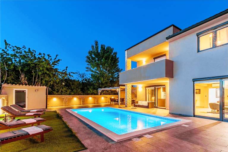 Fully equipped ample vacation home with private pool, barbeque & terrace | Good for workation | Pets are welcome — photo 2