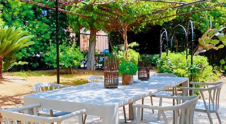 Holiday apartment with yard — photo 5
