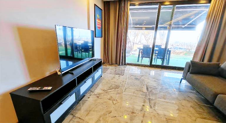 Fully equipped spacious villa with private pool, BBQ & yard | Perfect for remote work | Pets allowed — photo 2