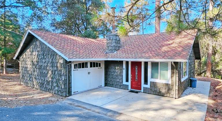 Pleasant house with pool | Pets are welcome in Groveland, CA