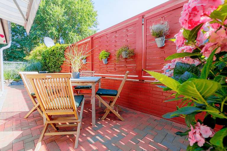 Vacation home with terrace — photo 2