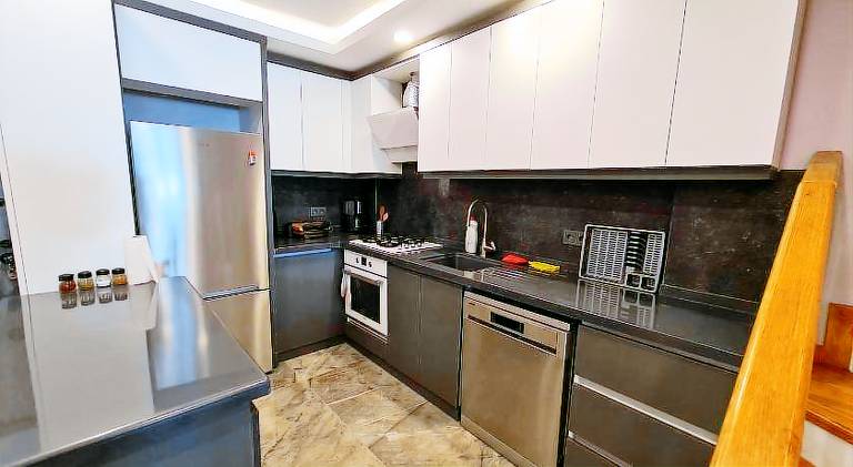 Fully equipped spacious villa with private pool, BBQ & yard | Perfect for remote work | Pets allowed — photo 5