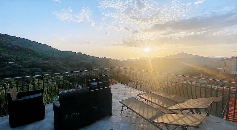 House with barbecue, patio & yard — photo 3