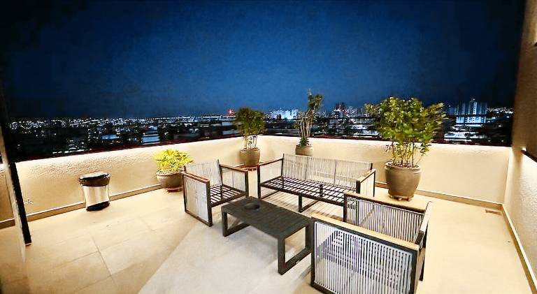 Apartment with pool — photo 5