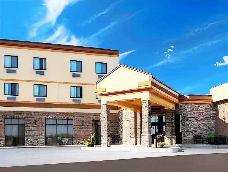 Roosevelt Grand Dakota, SureStay Collection by Best Western in Dickinson, ND