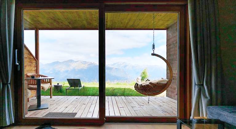 Chalet with jacuzzi, yard & terrace — photo 3