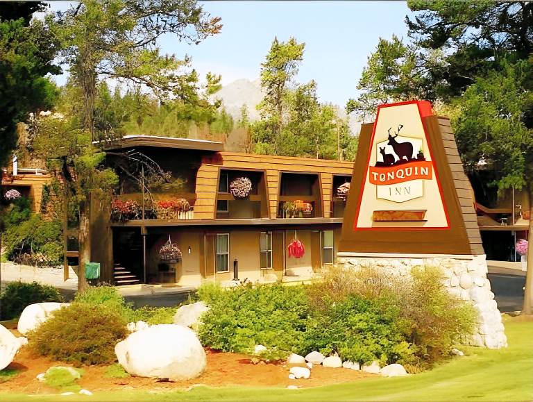 Tonquin Inn in Jasper, AB