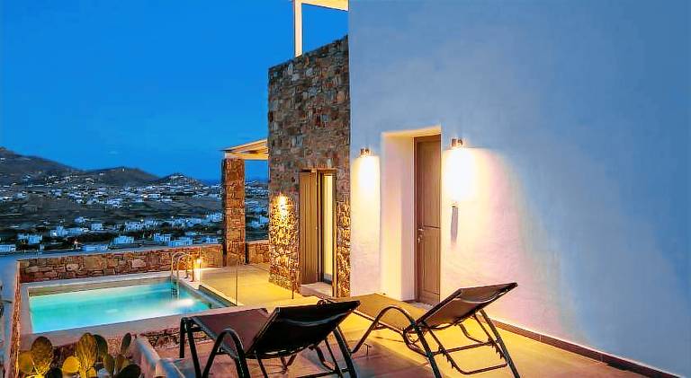 Villa with patio, garden & private pool — photo 3
