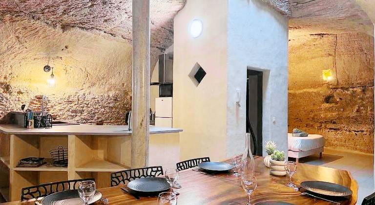 House with jacuzzi — photo 3