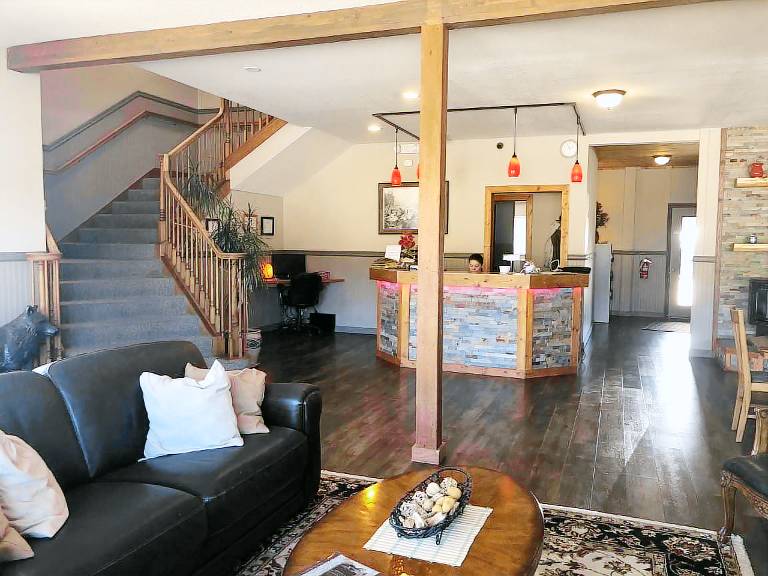 Timber Lodge Inn — photo 2