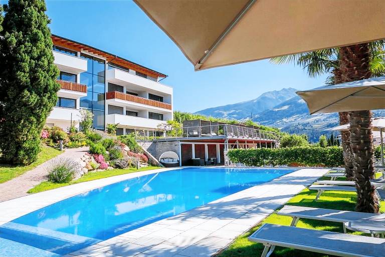 Fully equipped charming house with pool, sauna & yard | Pets are welcome in Marlengo