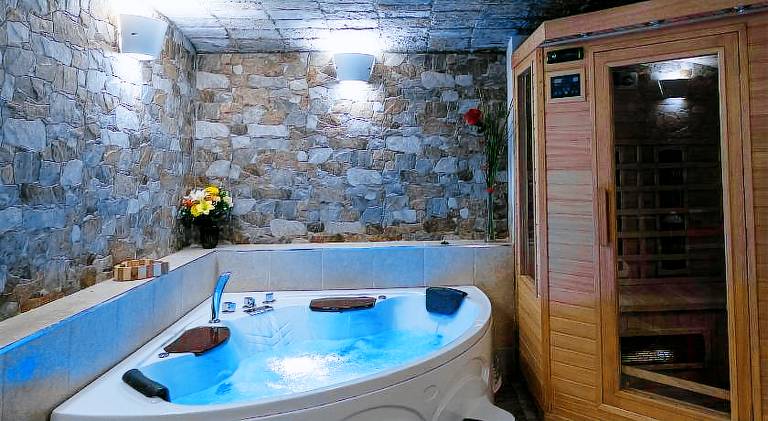 Family-friendly spacious villa with yard, sauna & hot tub | Suitable for remote work | Pet-friendly — photo 3