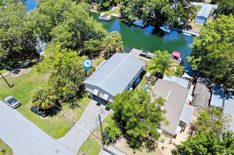 House  Weeki Wachee Gardens