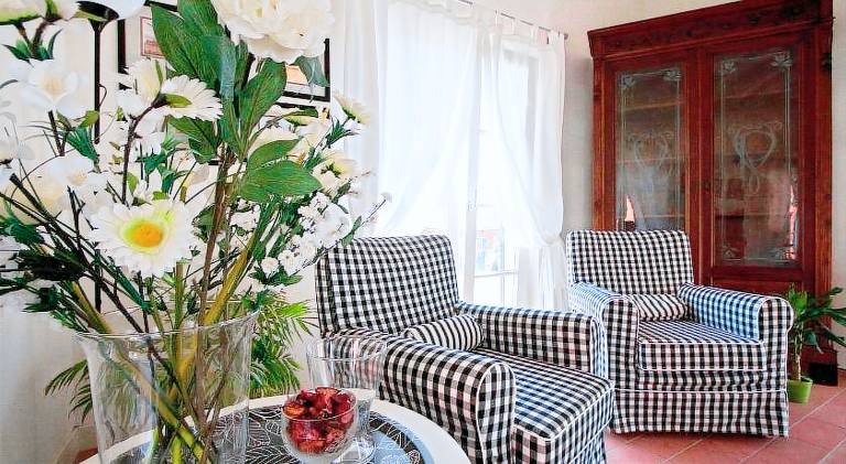 Holiday apartment with barbecue, yard & pool — photo 4