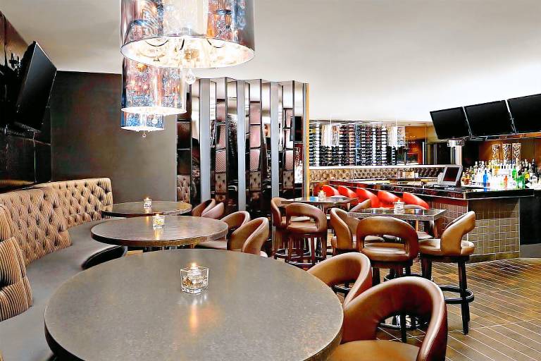 Four Points by Sheraton Hotel & Suites Calgary West — photo 3