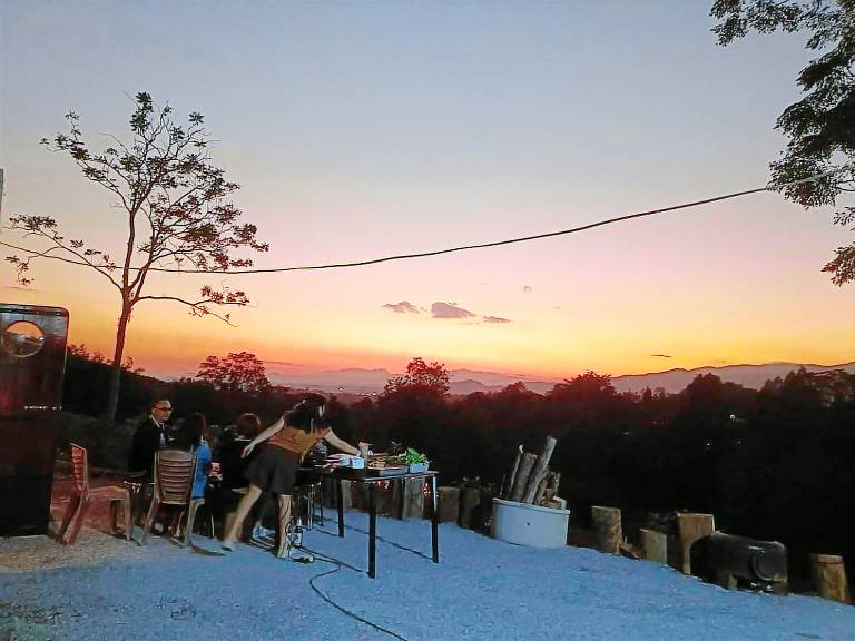 House with 4 rooms for 15 persons in Chiang Rai