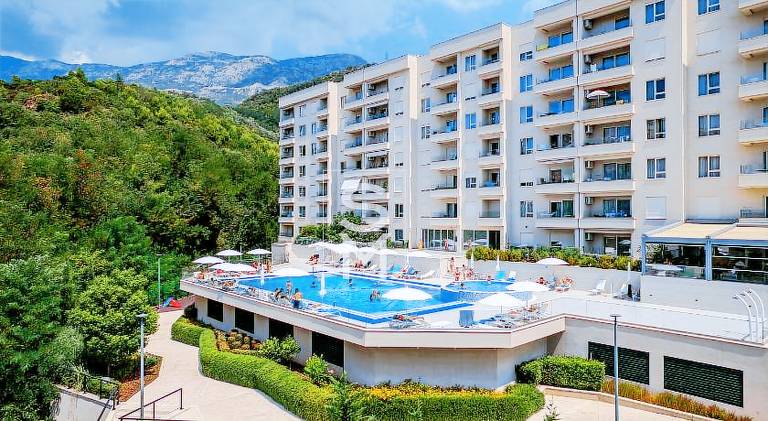 Holiday apartment with pool | Pets allowed in Budva