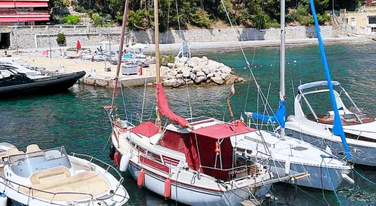 Boat with patio & BBQ in Beaulieu-sur-Mer