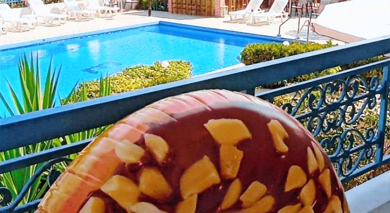 Charming serviced apartment with pool, garden & patio | Suitable for remote work | Pets are welcome — photo 3