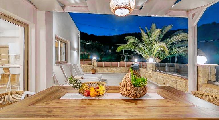 Apartment with BBQ, terrace & yard in Kissamos