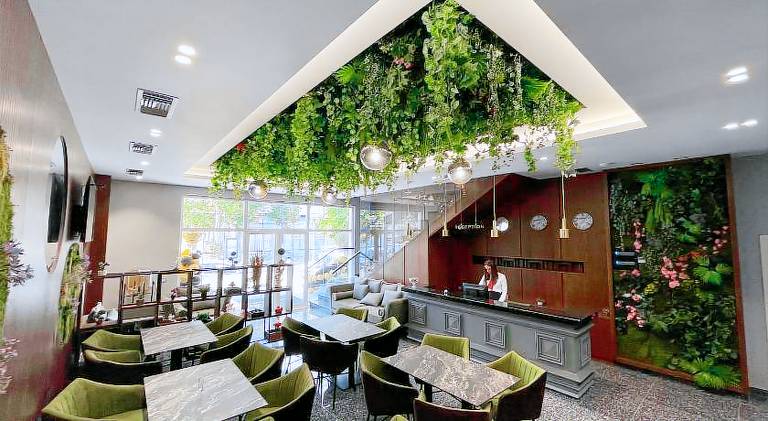 WHITE CROWN HOTEL — photo 3