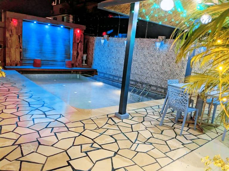 Villa with barbecue & pool | Dogs allowed — photo 4