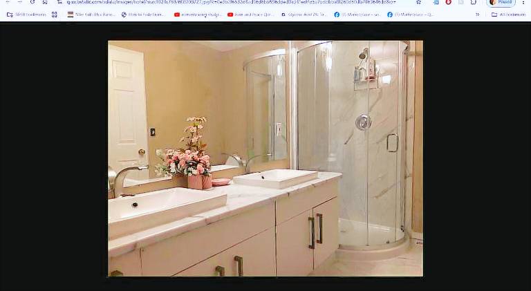 Master Bedroom private bathroom 23 minutes airport — photo 2