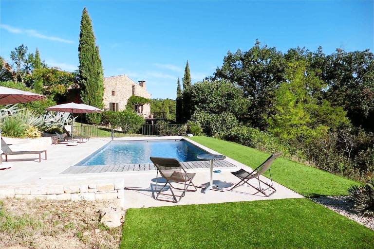 Grossz&uuml;giges Ferienhaus mit Pool Provence