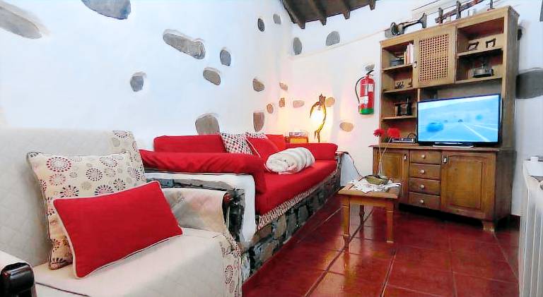 Nice house with private pool, barbeque & patio | Pets are welcome — photo 2