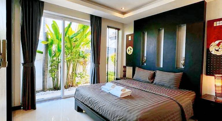 Lovely villa with pool & hot tub | Pet-friendly — photo 2