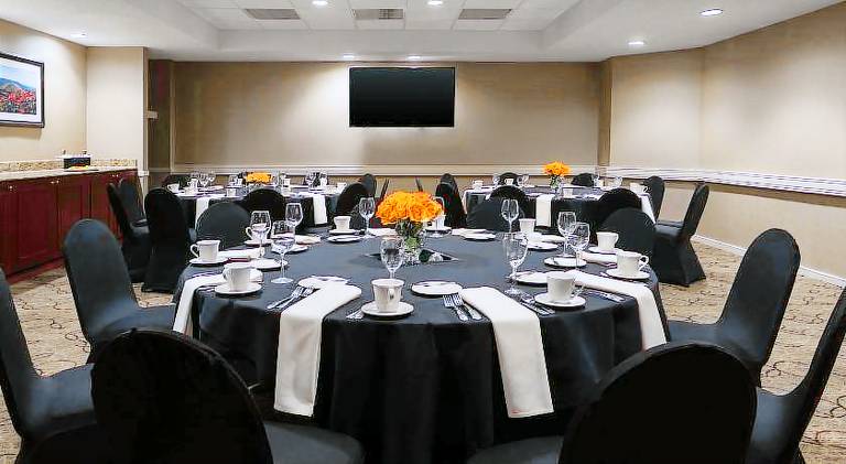 DoubleTree Suites by Hilton Cincinnati - Blue Ash — photo 5