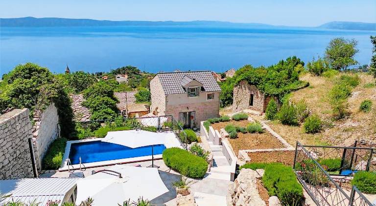 Pleasant villa with pool | Pets allowed in Tucepi