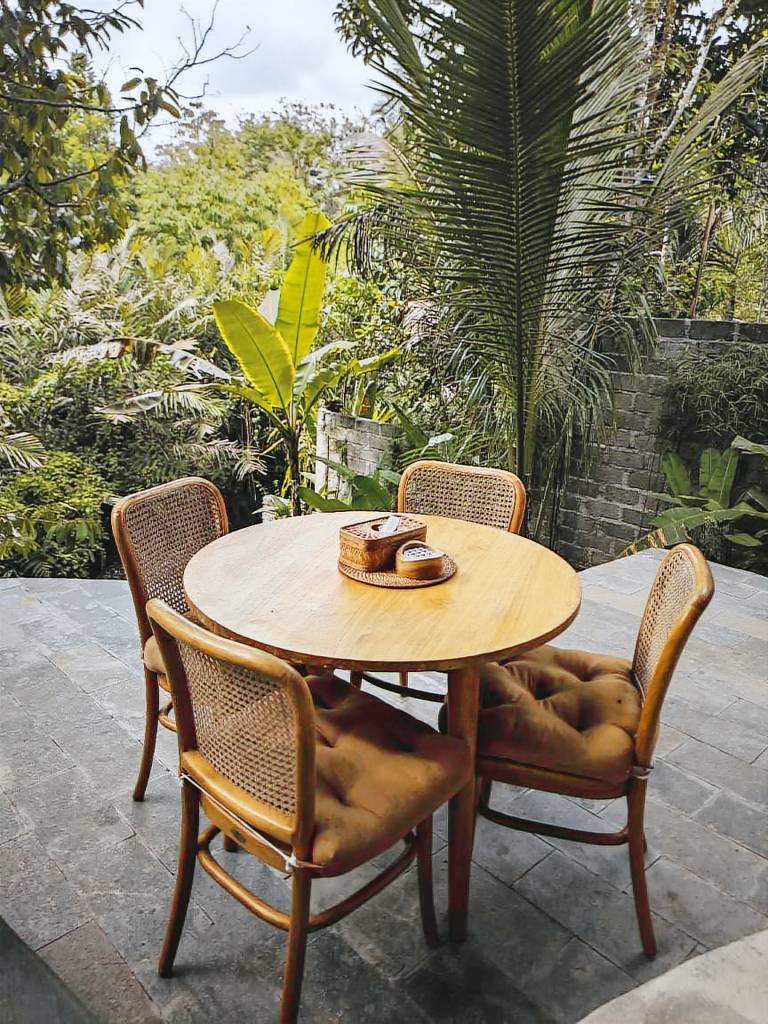 Villa with pool, yard & BBQ | Water view — photo 2