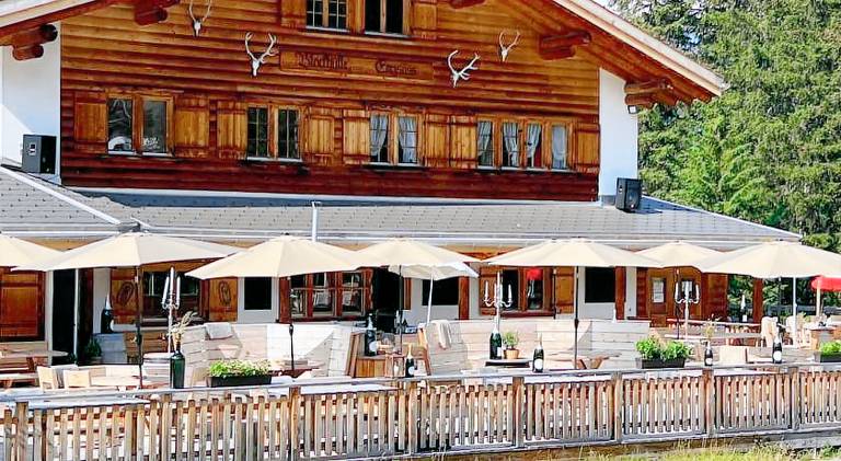 Lodge with yard, jacuzzi & patio — photo 4