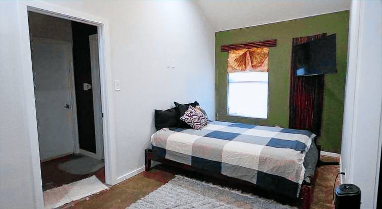 La Chambre du Bamboo in Arlington, TX
