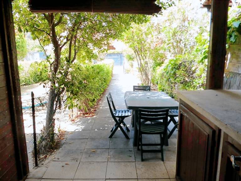 Holiday apartment with yard — photo 3