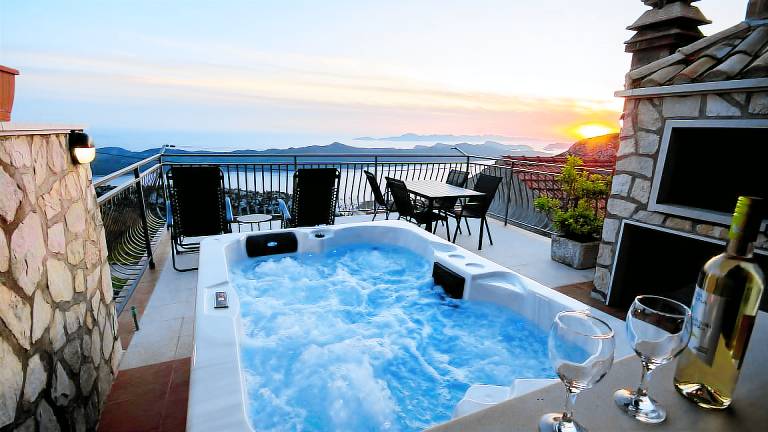 Villa with barbeque, yard & patio in Dubrovnik
