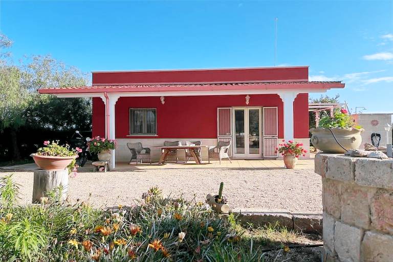 House with pool, BBQ & yard — photo 2