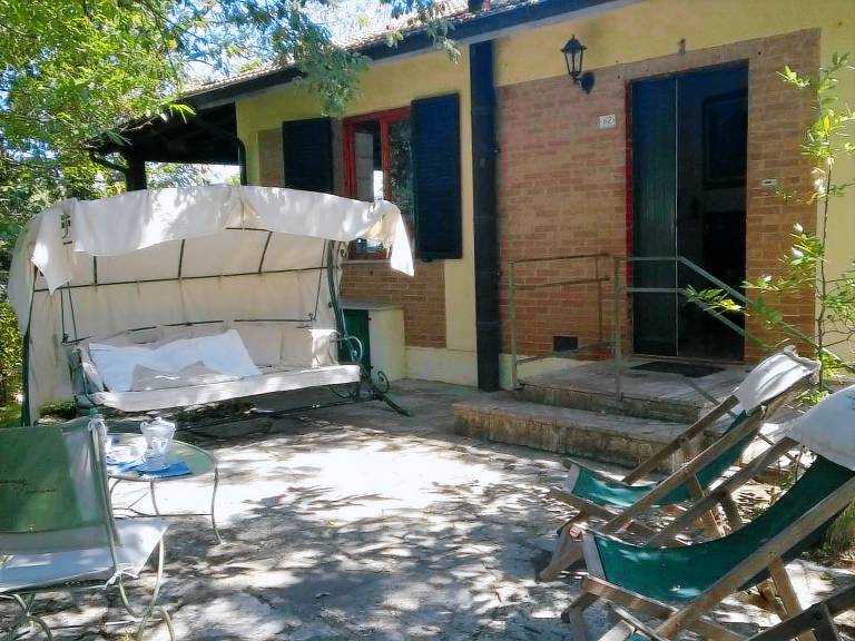 Rental apartment with yard, pool & BBQ — photo 4