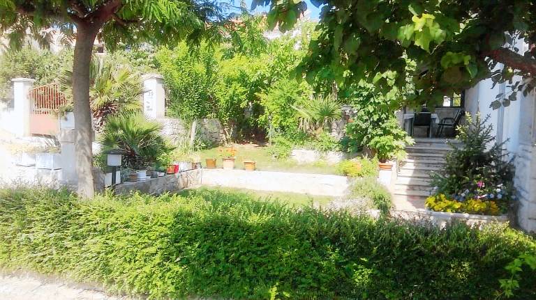 Fully equipped apartment with garden, patio & BBQ | Dogs allowed — photo 5
