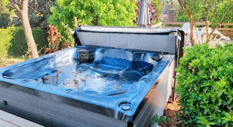 House with jacuzzi | Pet-friendly — photo 3